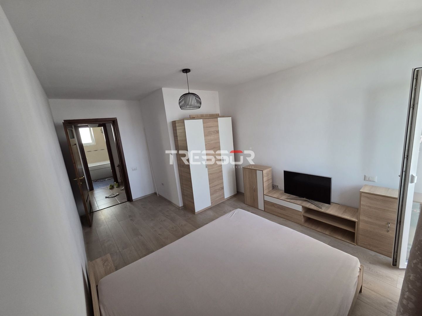 APARTAMENT 3 CAMERE DE ÎNCHIRIAT, BULEVARDUL FERDINAND - Poză 2