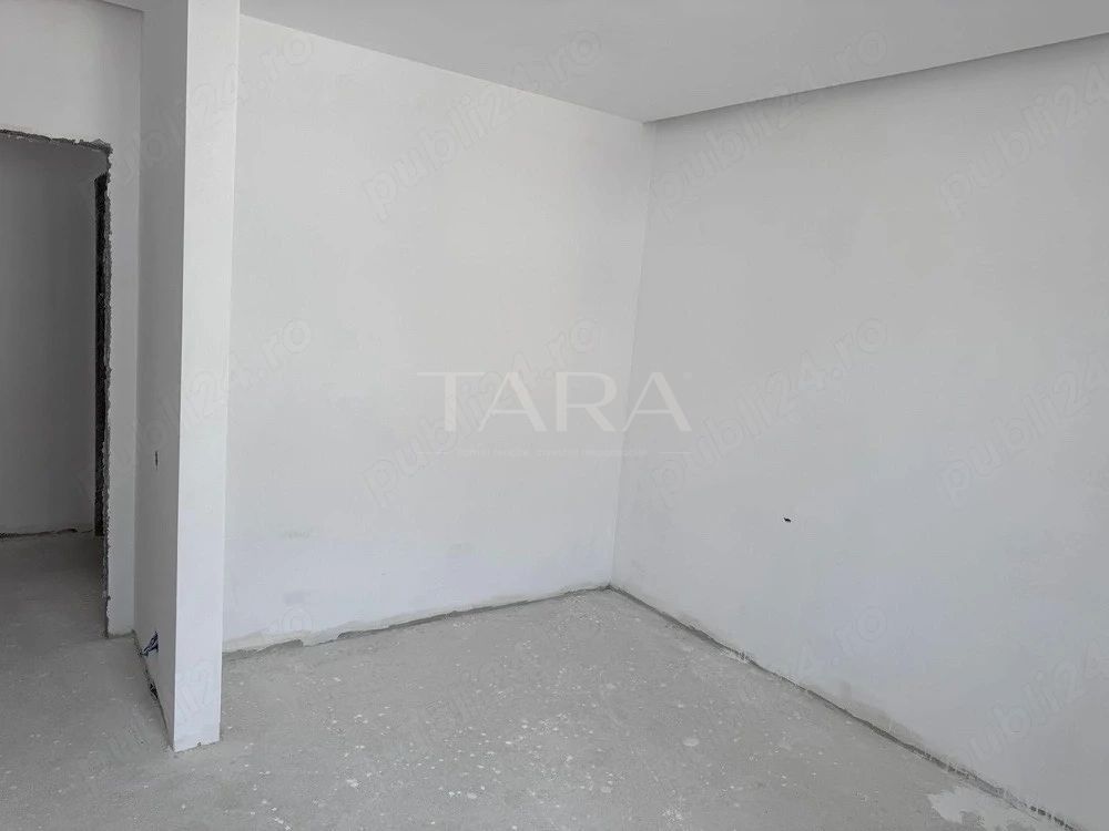 Apartament semifinisat cu 3 camere și balcon generos. - Poză 1