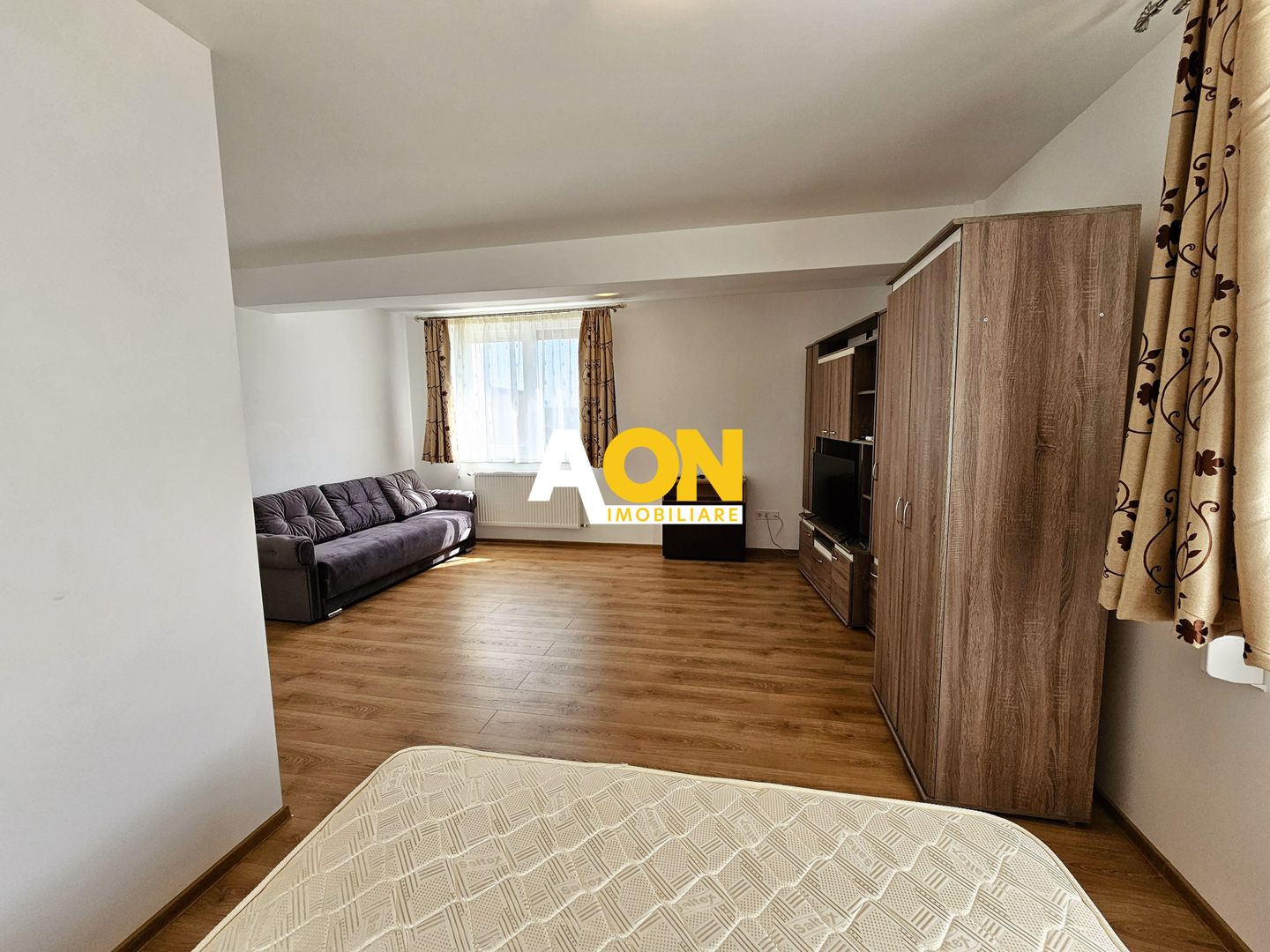 Apartament tip Penthouse, 1 camera + birou + terasa de 50 mp - Poză 2