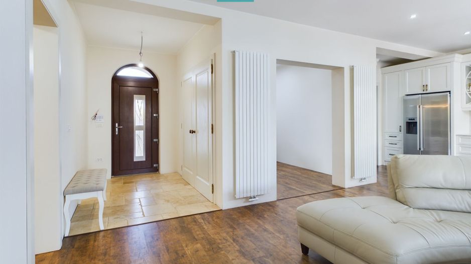 Vilă la sol cu 3 camere în Pârneava - Poză 3