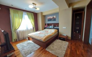 APARTAMENT CU 3 CAMERE, ULTRA-CENTRAL SI FOARTE SPATIOS LA VANZARE - Poză 7