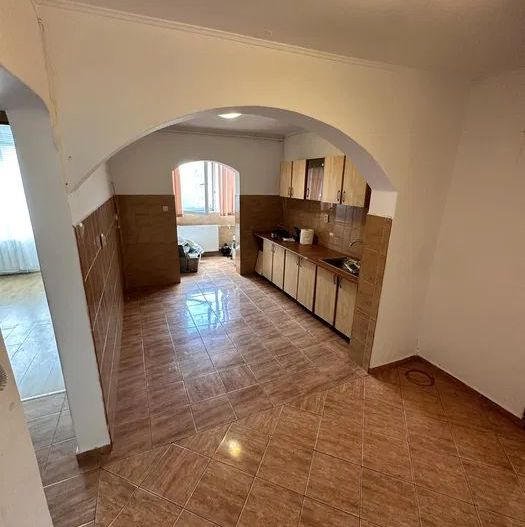 APARTAMENT 3 CAMERE & 2 BAI BLOC 1982 72000EURO SUPER PRET - Poză 1