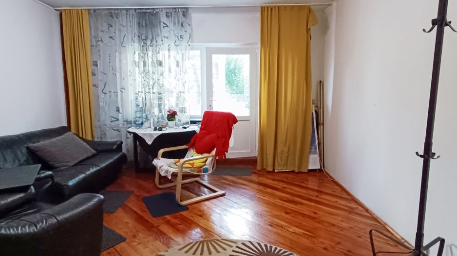 Apartament cu 3 camere decomandate,Carpatilor-Judetean - Poză 1