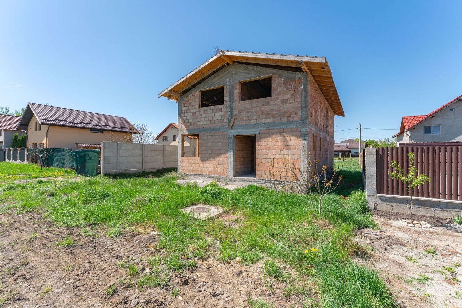 Oportunitate Casă la Roșu în Harman – Ideală pentru Personalizare - Poză 1