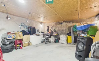 Două case, curte mare, lângă Castelul Corvinilor - Poză 40