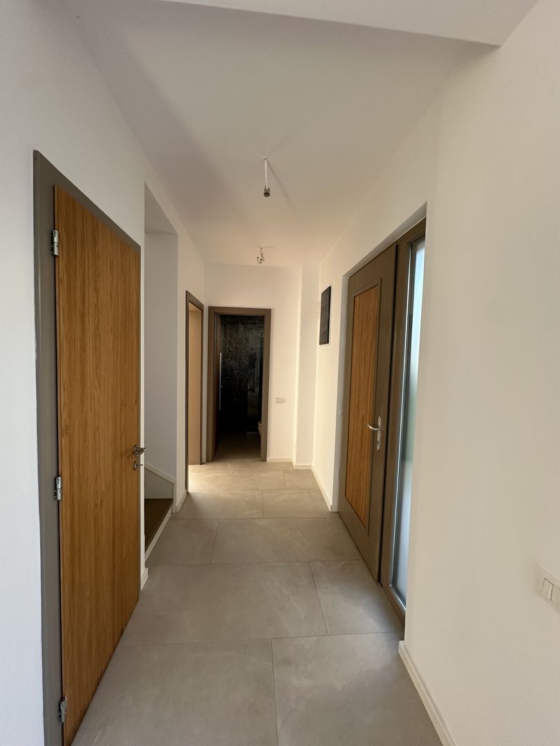 Casa cu 4 camere - Dumbarvita - Poză 9