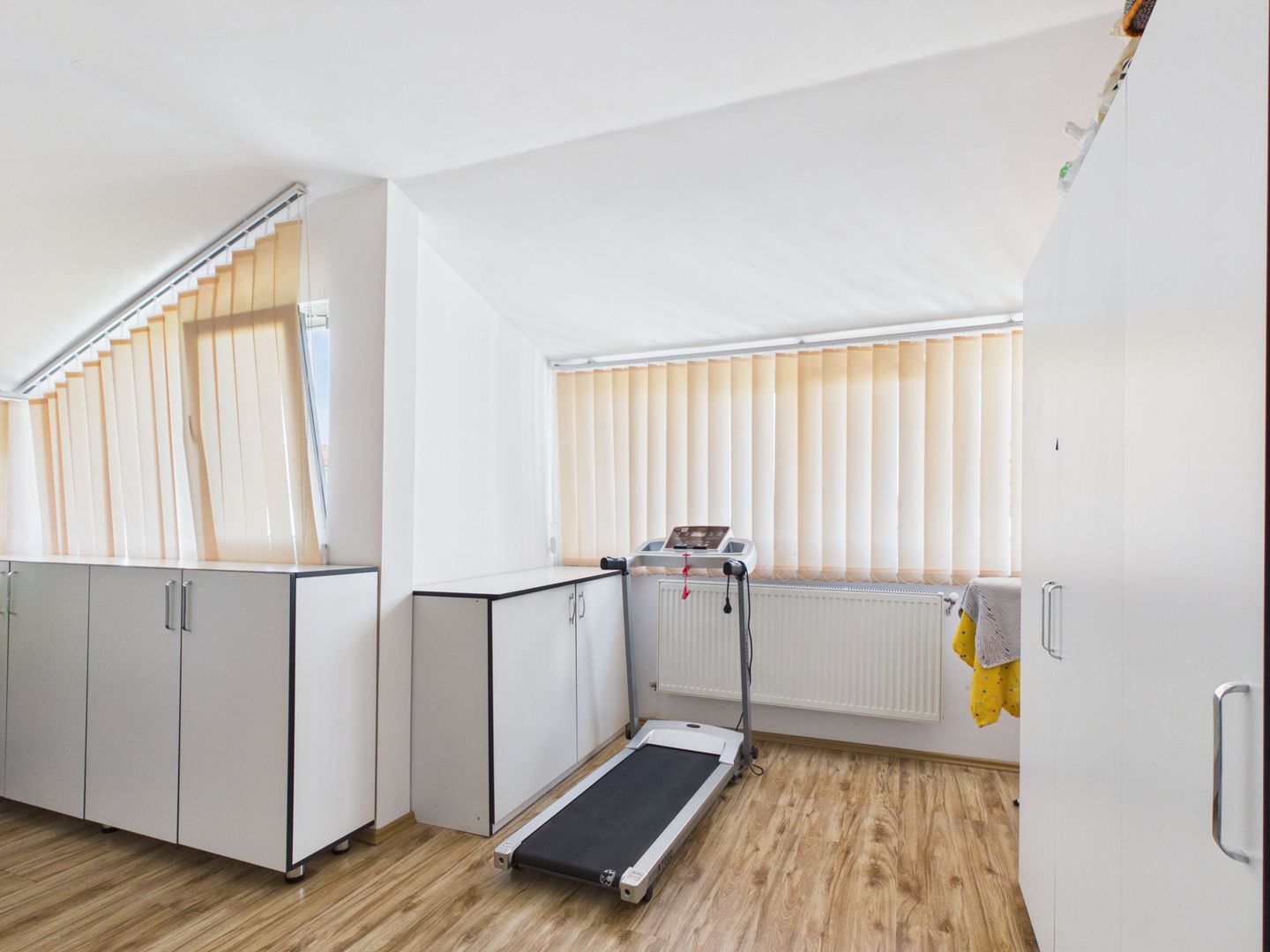 Apartament 3 camere, 105 mp, lift, Valea Cricovului – Drumul Taberei - Poză 9