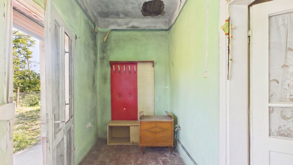 Casă cu 3 camere și 2646 mp teren în Dombegyhaz - Poză 5