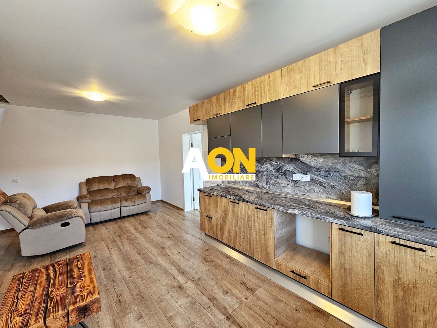 Apartament 3 camere, 2 bai, 67 mp + mansarda 90 mp + boxa + parcare - Poză 6