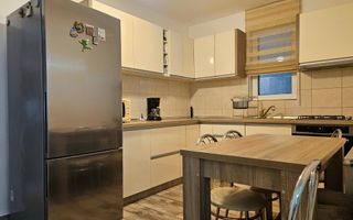 Oportunitate - Apartament cu trei camere in vila, zona Tractorul 70 mp - Poză 13