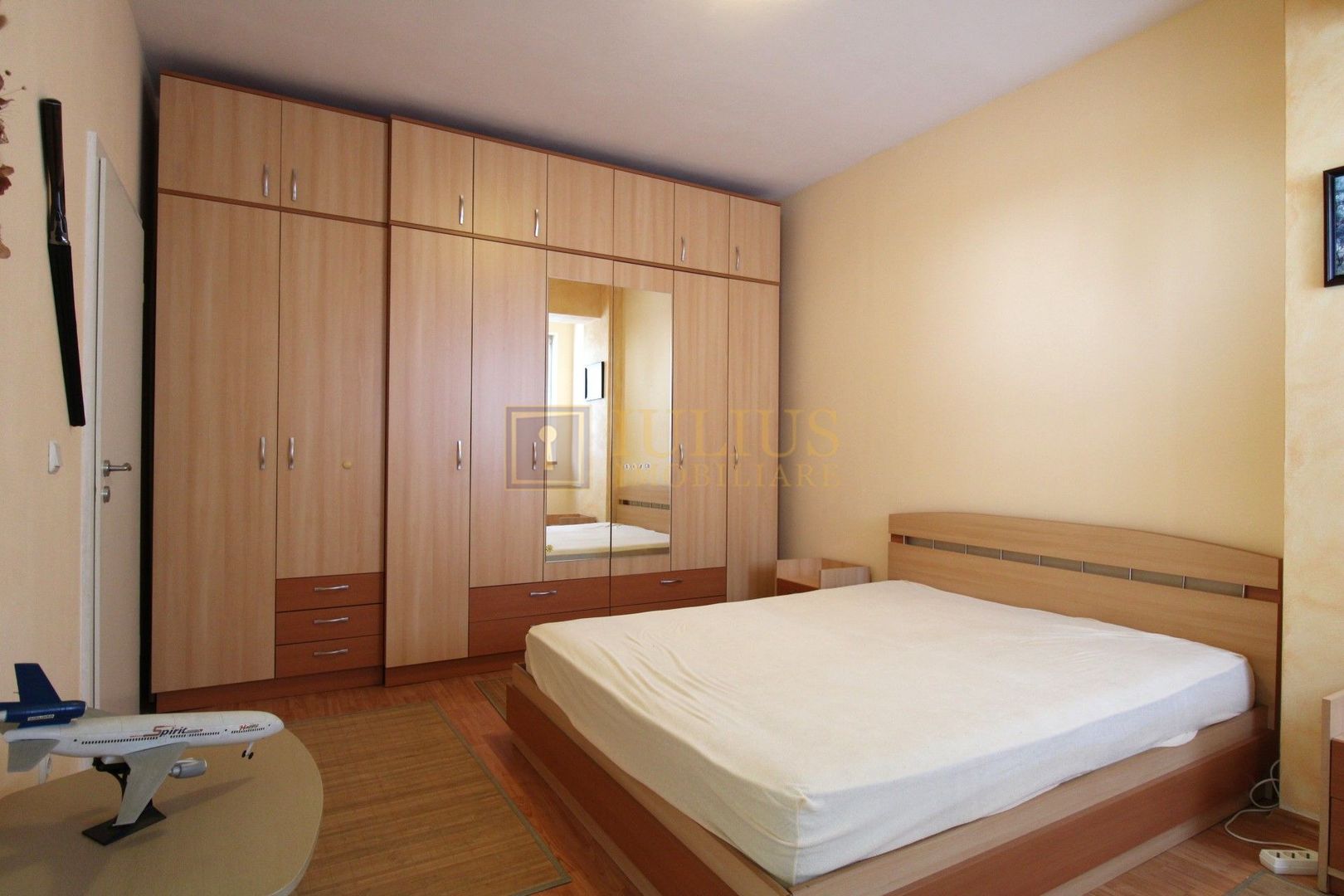 Complex Studentesc, spatios, mobilat si utilat. Centrala proprie si CTRAnaf incl - Poză 2
