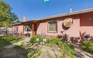 Casă cu 3 dormitoare în Bătania - Poză 3