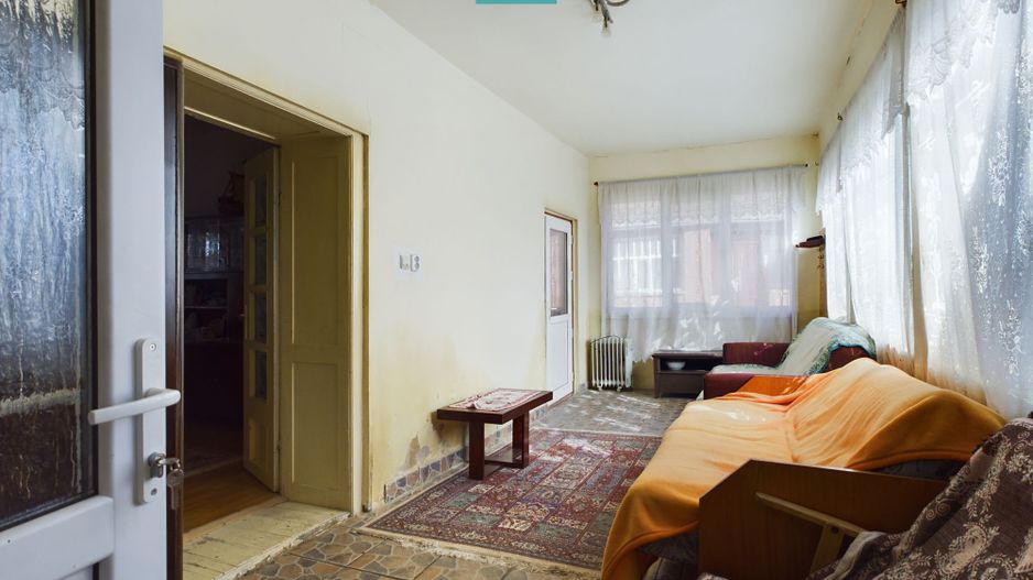 Casă cu teren generos de 2,880mp în Secusigiu - Poză 7