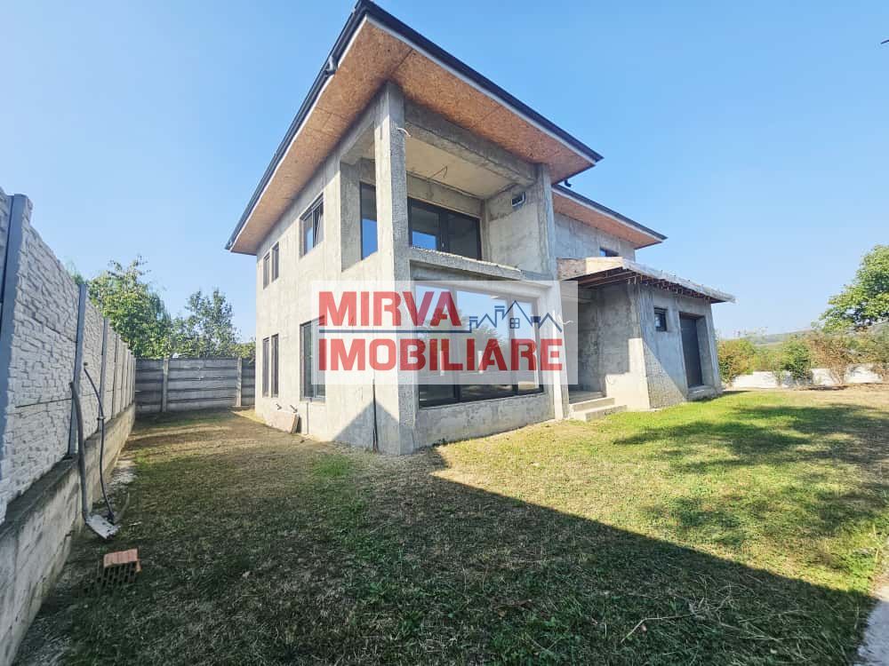🏡 Vilă luminoasă, 4 camere, cu teren generos – Com. Plopu - Poză 1
