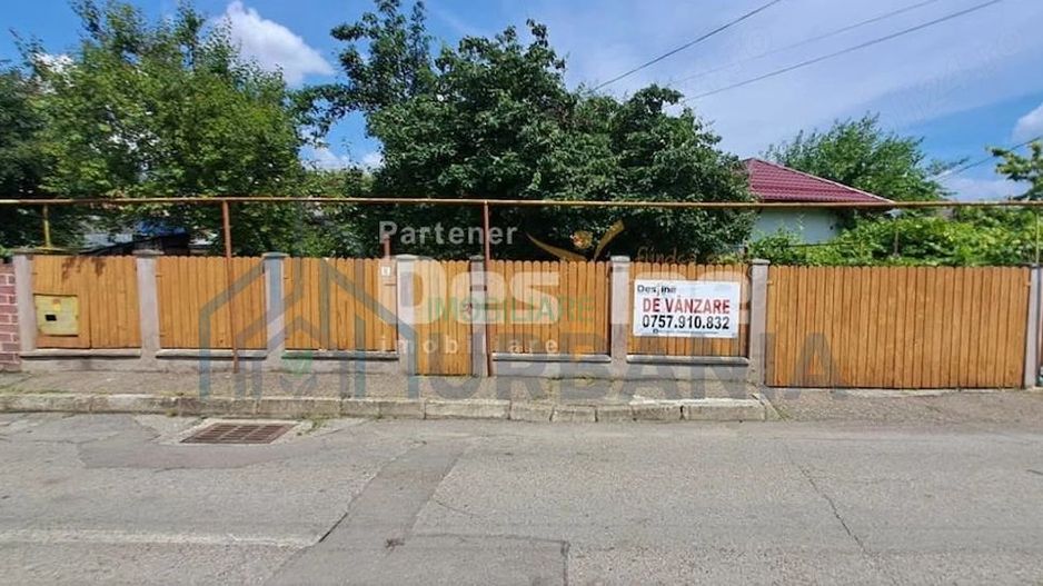 Teren 366 mp cu construcții în zona centrală a Iașului, acces direct din stradă - Poză 1