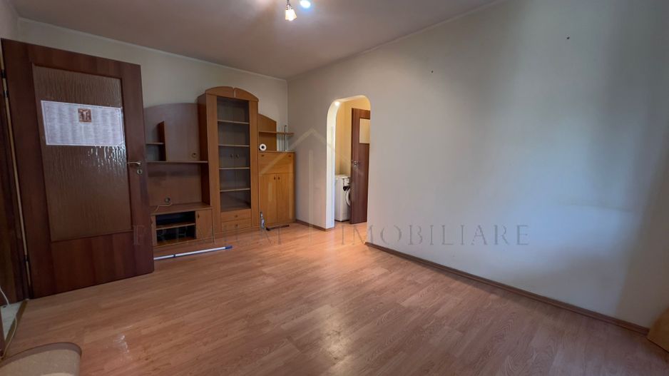 De vanzare apartament 2 camere zona de sus - Poză 2