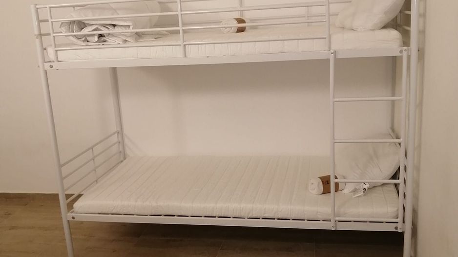 Etaj de inchiriat/ camere+ bai/bucatarie/spalatorie - Poză 1