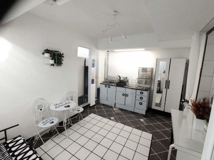 Piata Romana metrou - vedere catre bulevard - Poză 1