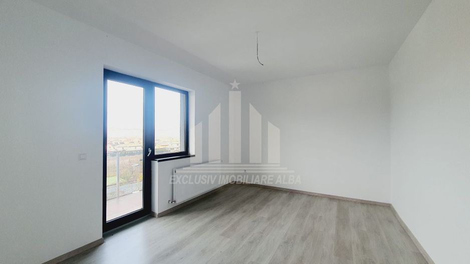 Apartament cu 3 camere de vanzare, Bloc Nou - Poză 2