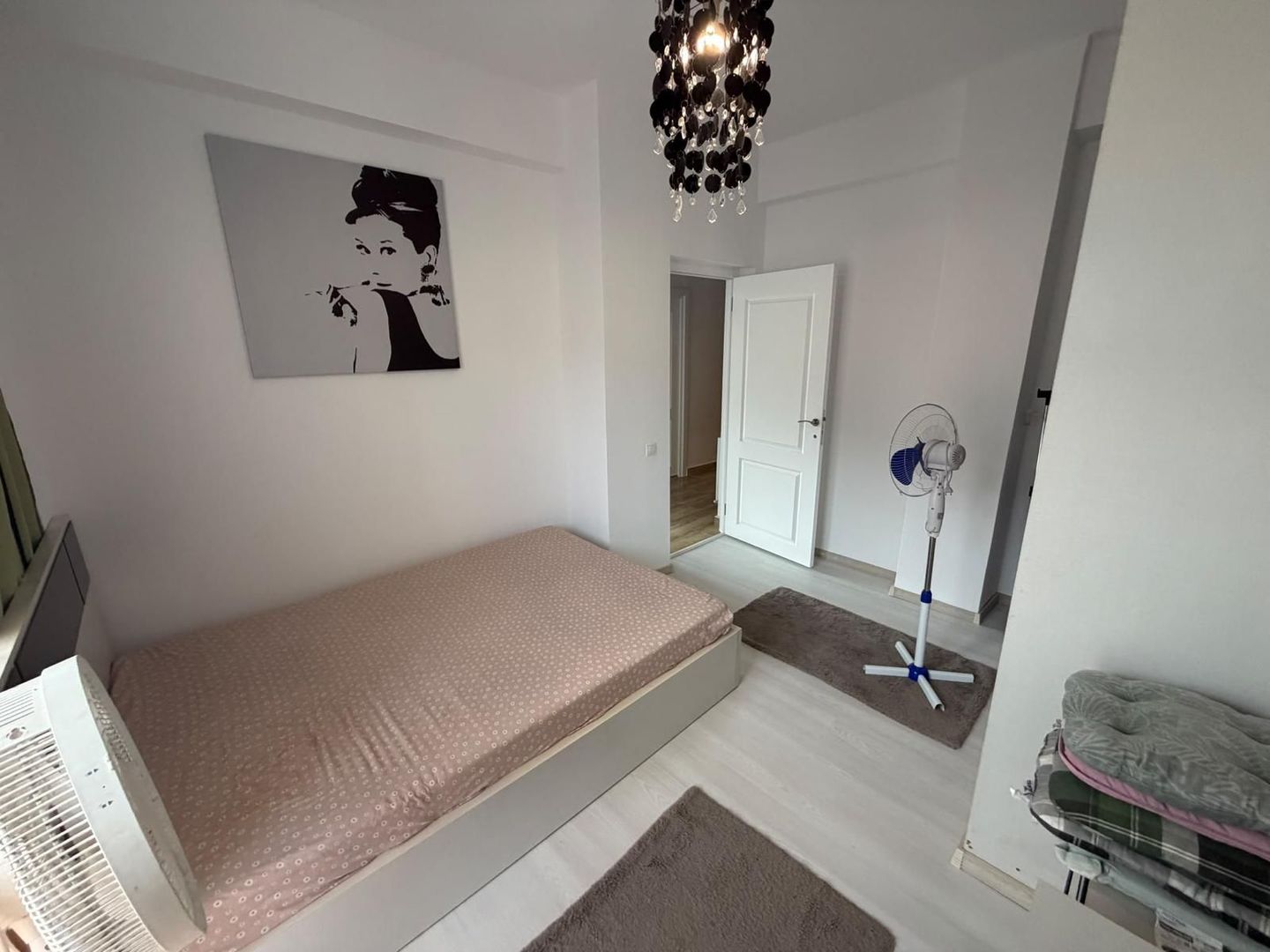 AP. 3 CAMERE - CENTRALA PROPRIE,PARCARE, BLOC NOU, MOBILAT MODERN - Poză 2