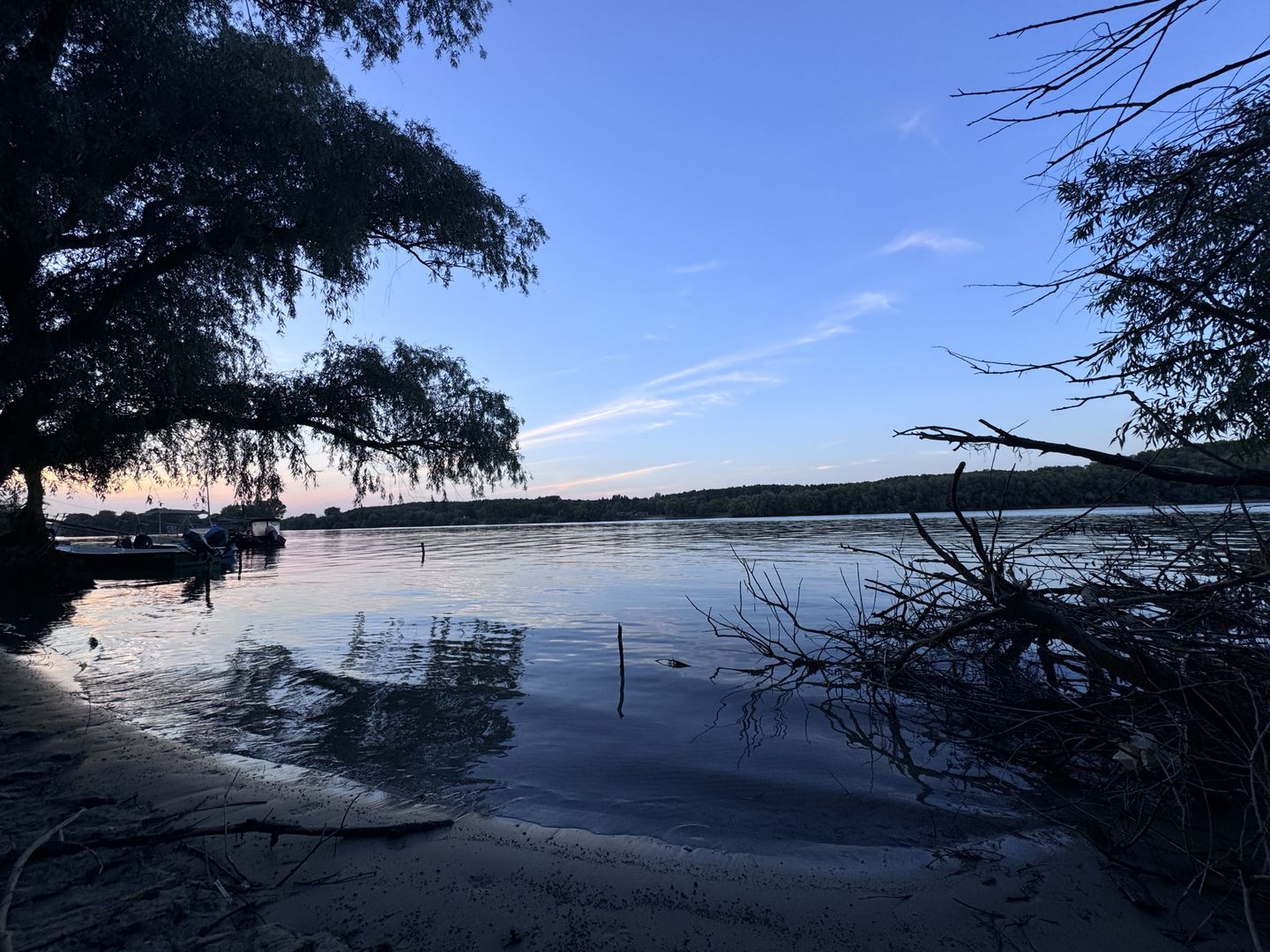 Hotel 20 camere Delta Dunarii 50 m deschidere teren 6000 mp acces auto - Poză 24