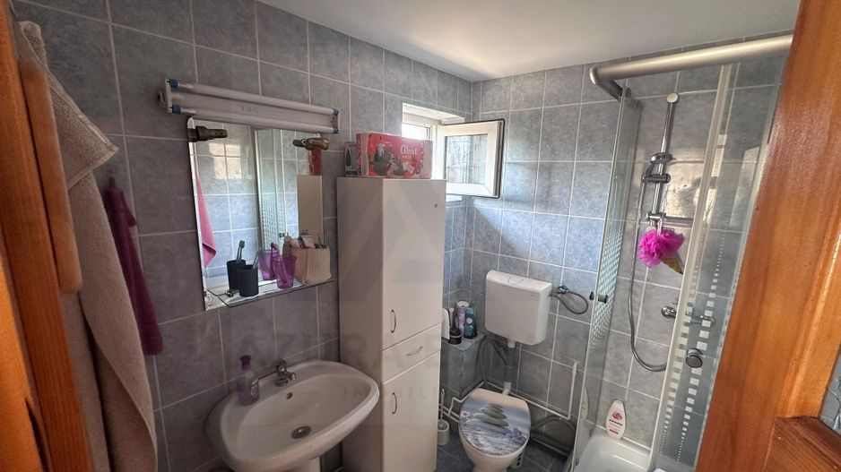 Apartament 3 camere decomandat  78 mp pivnita curte  in zona Centrala - Poză 13
