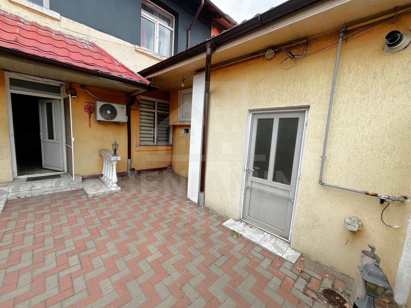 Casa 63mp- 2 Camere-Curte 65mp- Centrala Termica-AC-Zona Autogara - Poză 2