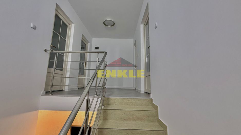 Casă / Vilă cu 4 camere de vânzare în Ultracentral, Botosani - Poză 3