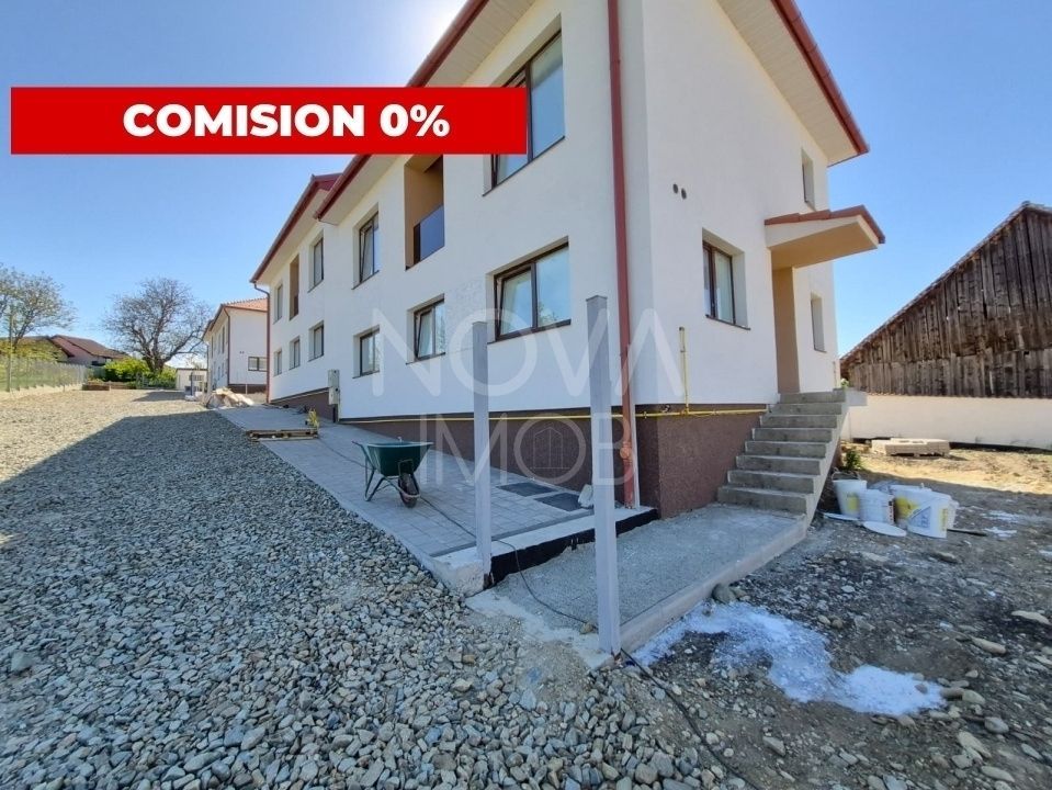Casa tip duplex, la alb - Sura Mica - COMISION 0 - Poză 1