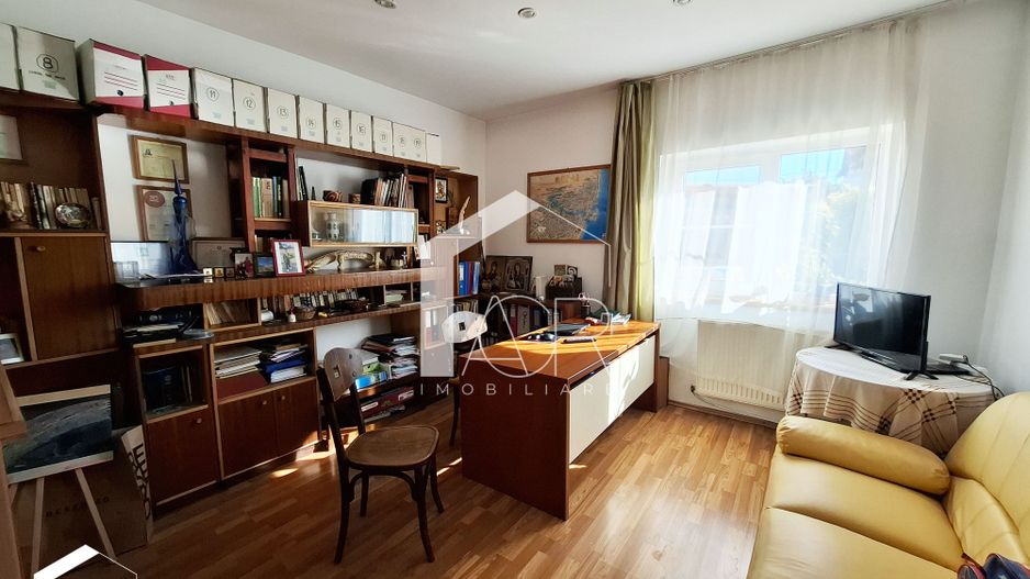 Casa tip duplex cu 6 camere, zona Republicii - Poză 2