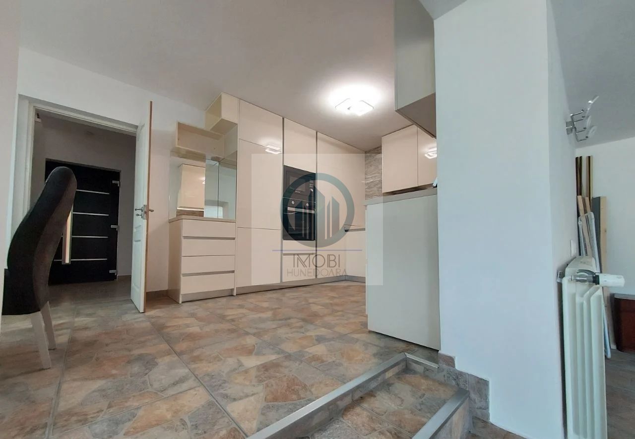 Vila deosebita în loc Simeria, zona ultracentrala - Poză 1