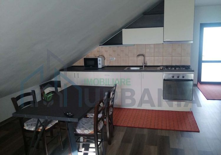 Inchiriez mansarda la casa - Poză 4