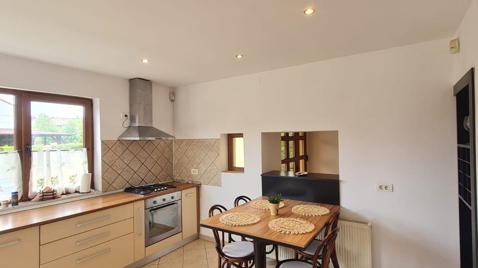 Vila spațioasă și recent renovată în Ghiroda! - Poză 77