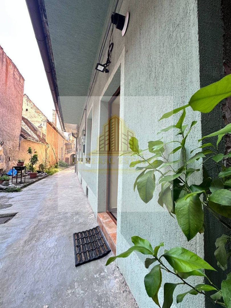 Apartament spre vanzare amplasat la doar 2 minute de Piata Sfatului - Poză 1