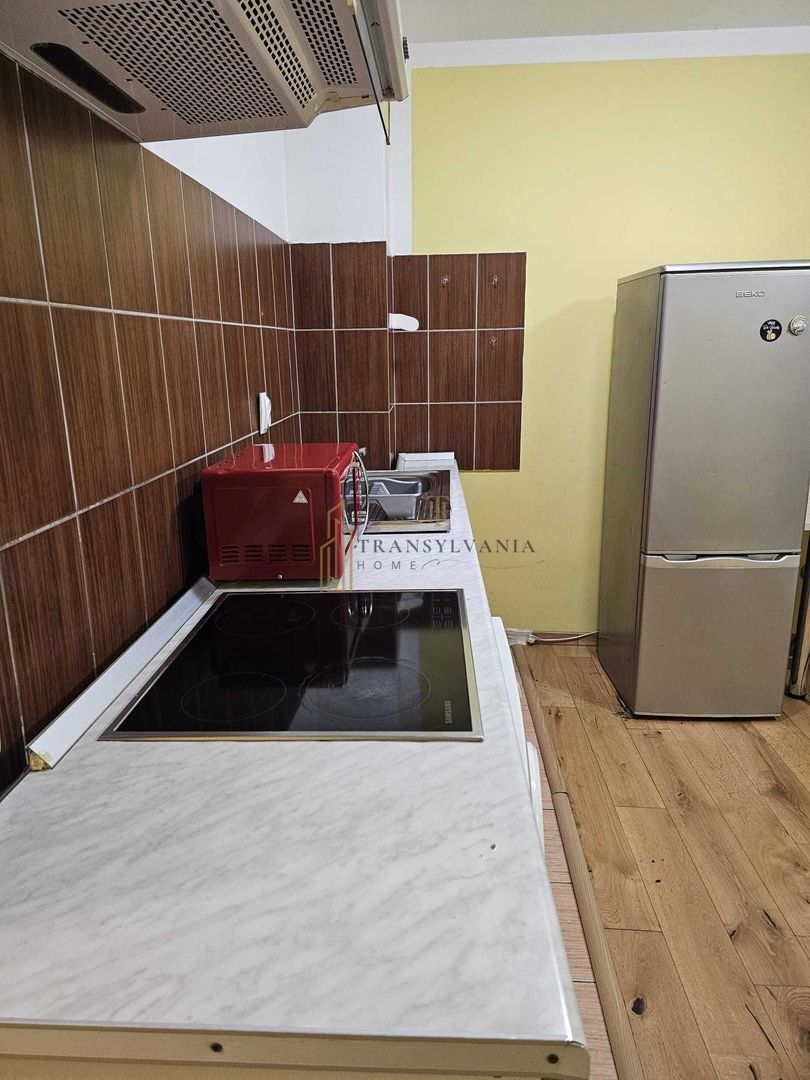 Garsoniera spatioasa la etaj intermediar, bloc cu Lift, Zona Broscarie - Poză 2