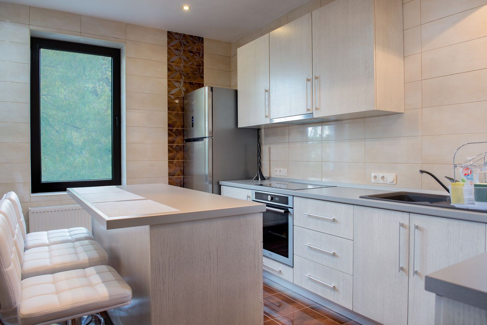 CASA DE LUX ÎN ZONA LIVEZENI - Poză 4