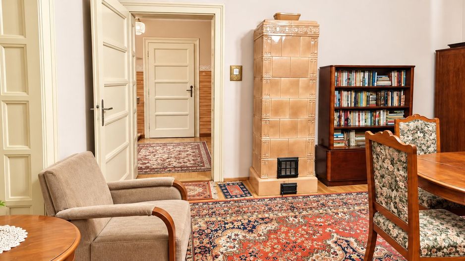 Apartament la casă cu curte proprie în zonă exclusivistă Sub Arini - Poză 3