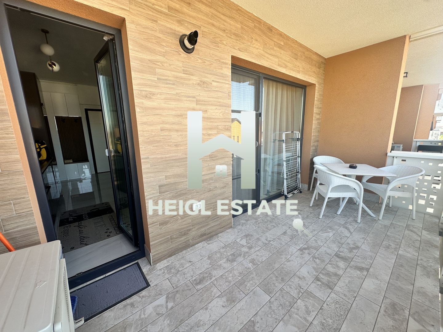 Heigl Estate vă propune spre închiriere un apartament cu 2 camere si piscina - Poză 4