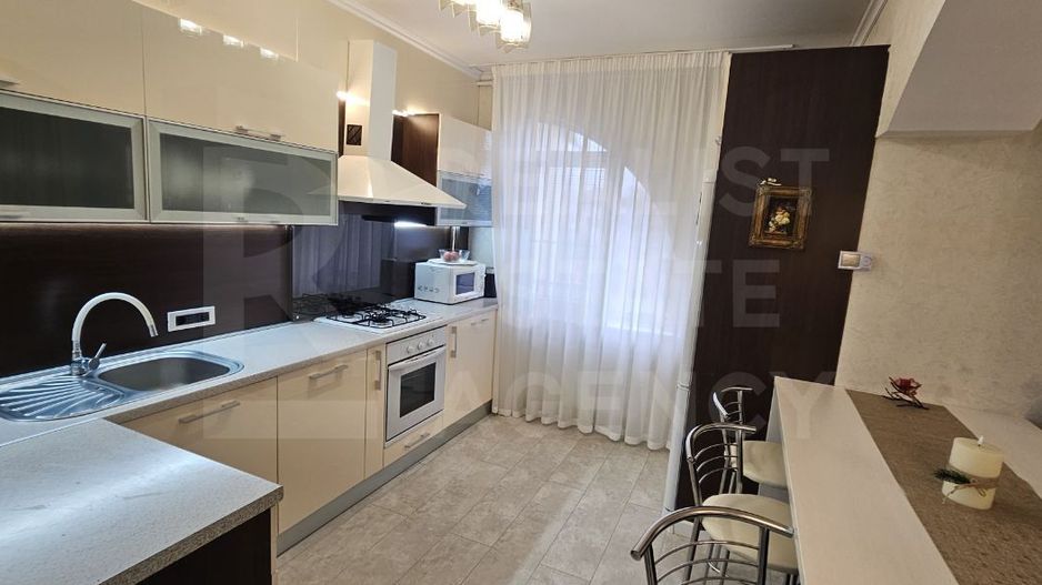 Chirie apartament, 3 camere, str. București, Centru - Poză 6