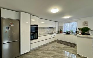 Casă Spațioasă de Vânzare în Ghimbav | Două Apartamente | Teren 579 mp - Poză 4