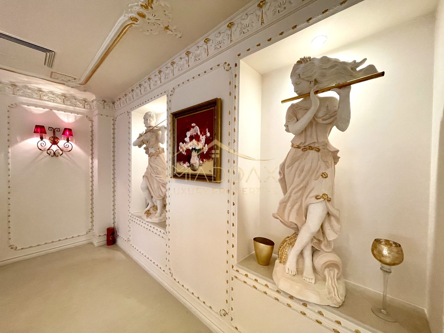 Impressive Villa *1500 SQM usable* 2613 SQM land / Open to the lake - Poză 19