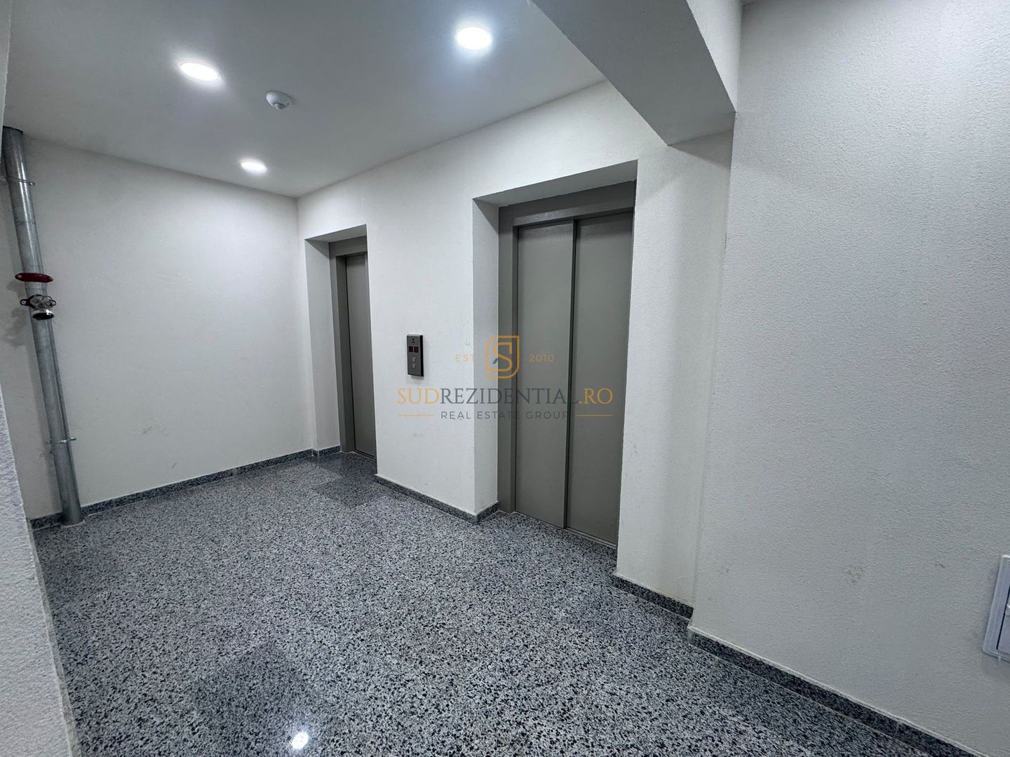 Apartament cu o camera, piscina exterioara, metrou Berceni - Poză 13