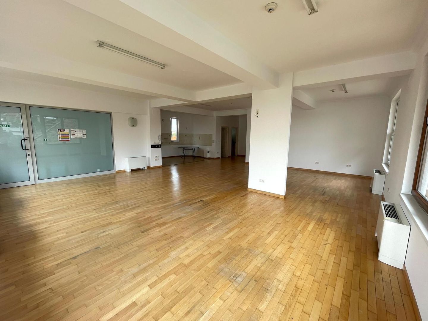 Spatiu de birouri Clasa A -Premium -Central-cu parcare proprie - Poză 2