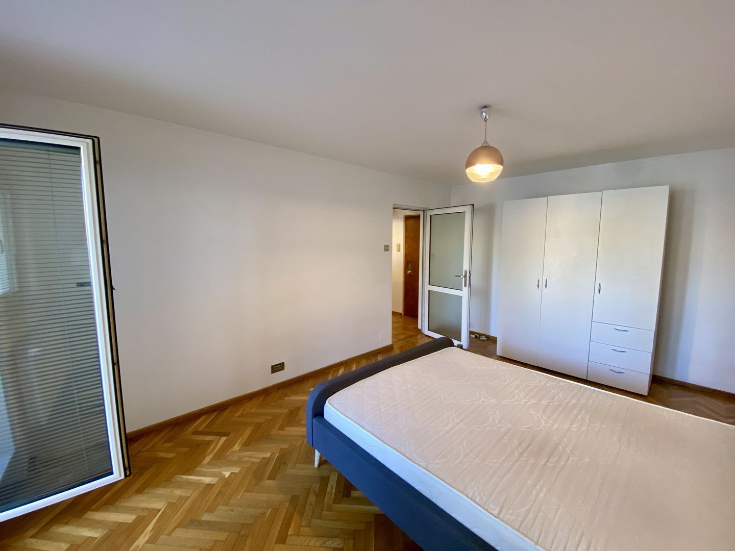 Apartament cu 3 camere in Centrul Civic - Poză 5