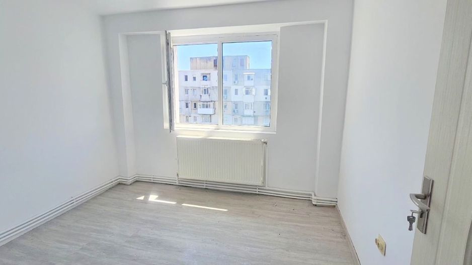 De vanzare apartament cu 2 camere, renovat, etaj9, Viziru 3, 43.000 euro - Poză 3