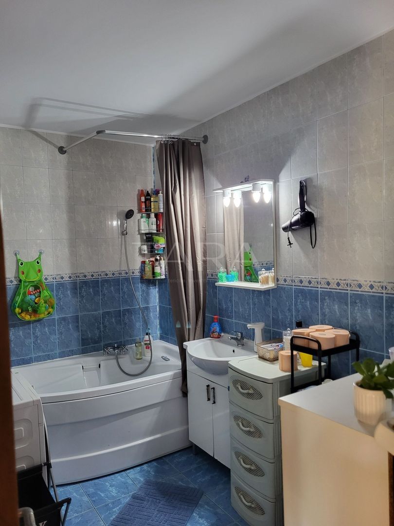 Apartament cu 2 camere, mobilat și utilat la etajul intai. - Poză 7