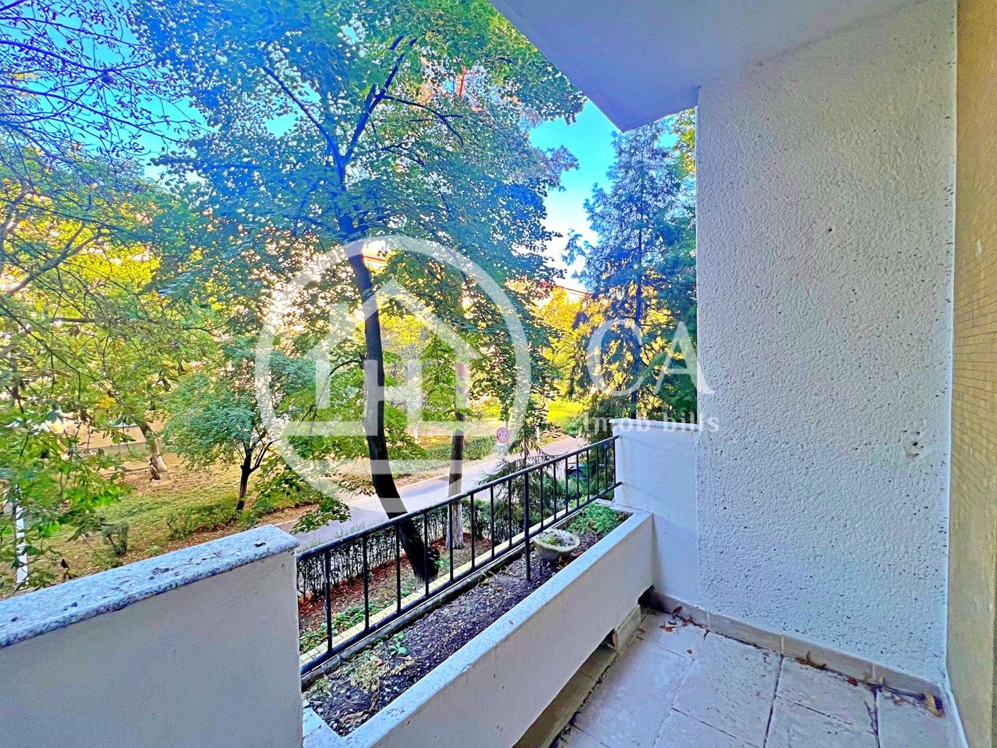 Apartament cu 3 camere de vânzare in cartierul Rogerius, Oradea - Poză 9