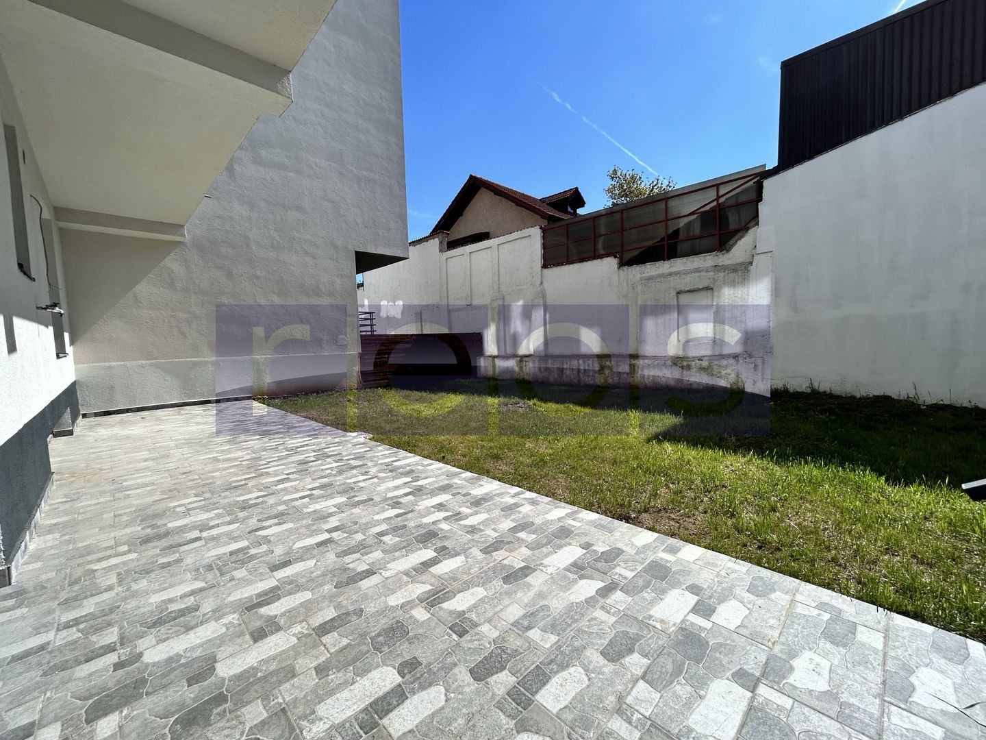 VANZARE APARTAMENT 3 CAMERE + CURTE 150 MP | ZONA ANDRONACHE | RENOVAT - Poză 11