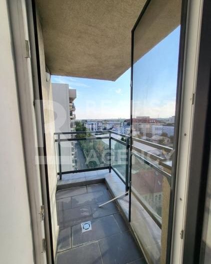 Studio semidecomandat cu zonă de dormit separată + parcare subterană - Poză 12