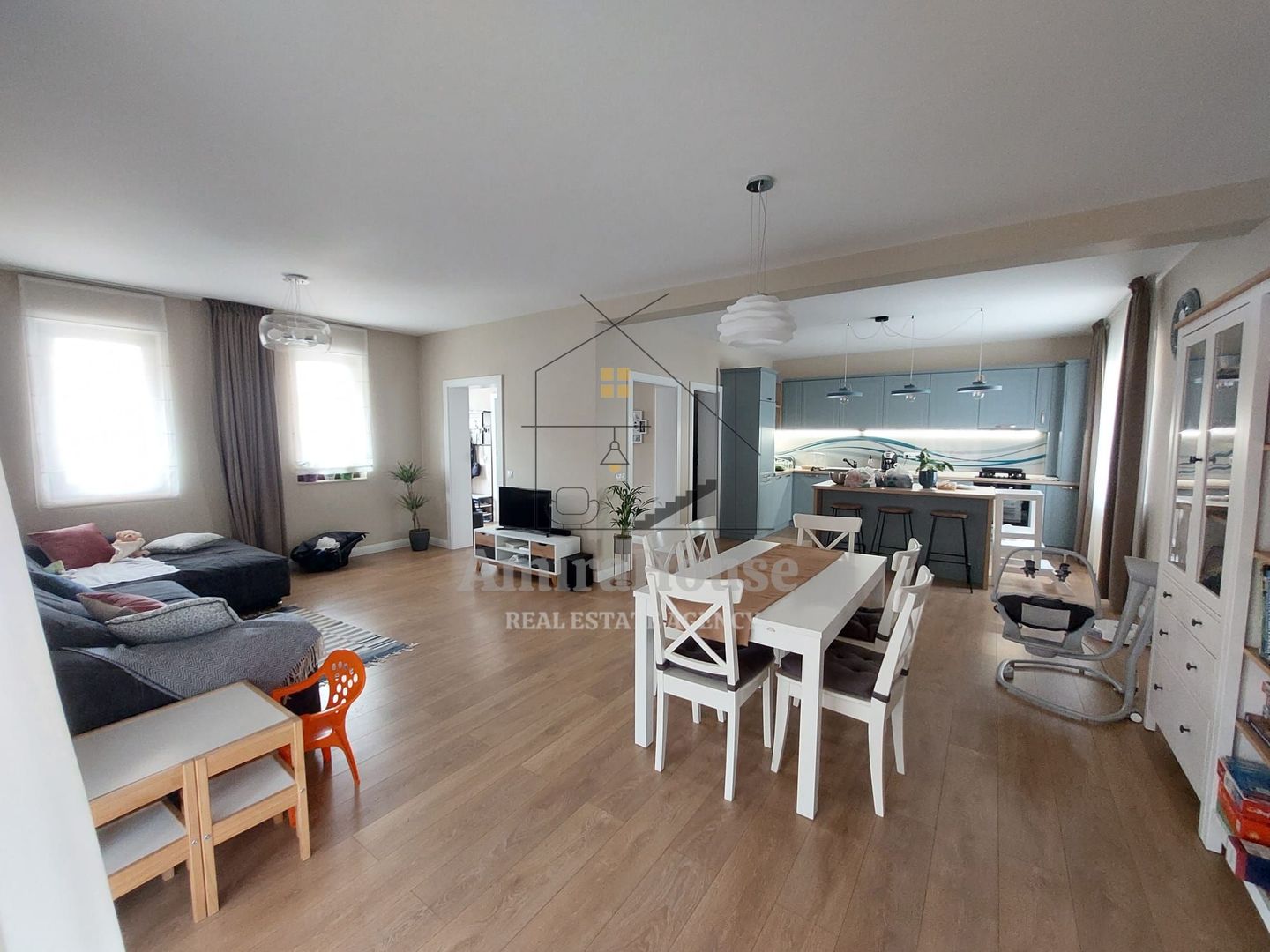 Duplex ultrafinisat mobilat utilat cu 2 locuri de parcare zona Terra - Poză 15